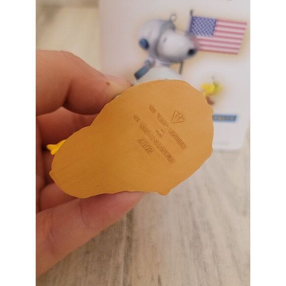 Hallmark's Spaceman Snoopy 2007 ornament Xmas Woodstock - Picture 6 of 6